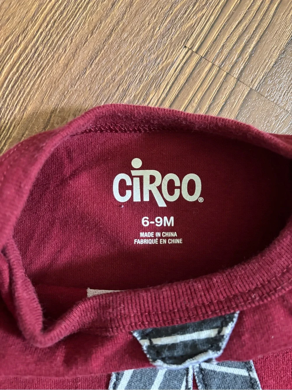 🎉 (6-9m) Circo Baby Boy Burgundy Short Sleeve Bodysuit | Faux Necktie Graphic